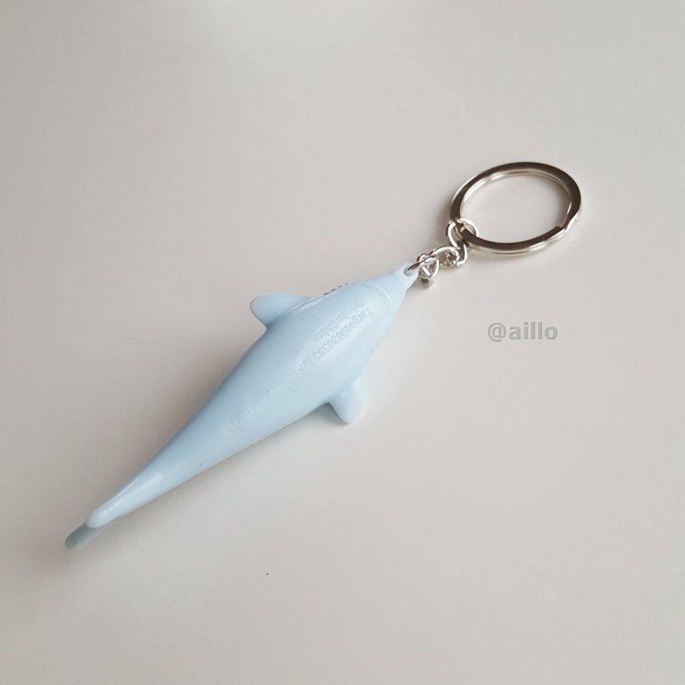 Spritz Shark Key Chain - Picture 5 of 6